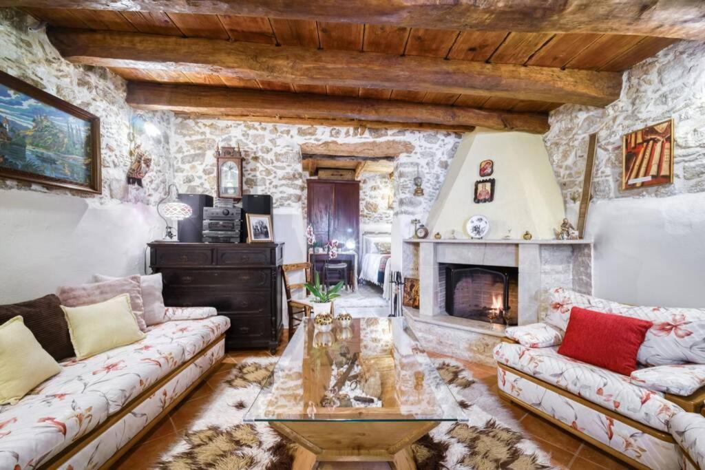 Traditional Cretan Stone House In The Center Of Crete Litos Exterior photo