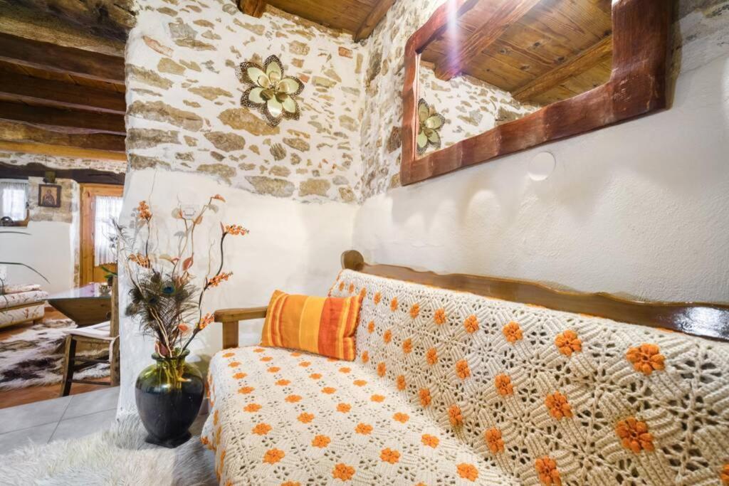 Traditional Cretan Stone House In The Center Of Crete Litos Exterior photo