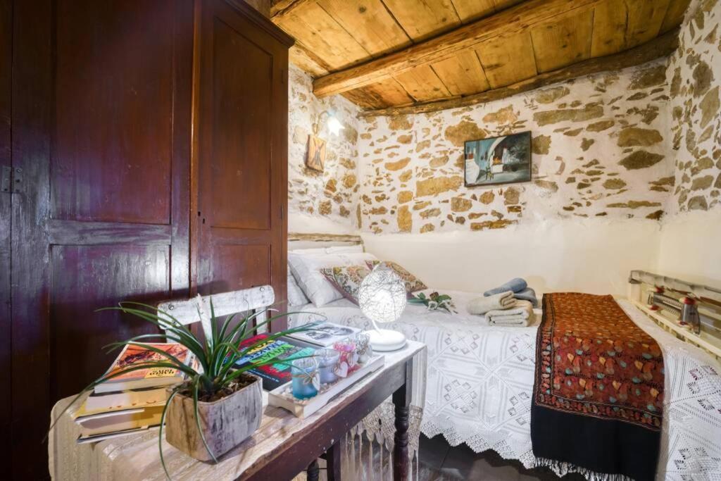 Traditional Cretan Stone House In The Center Of Crete Litos Exterior photo