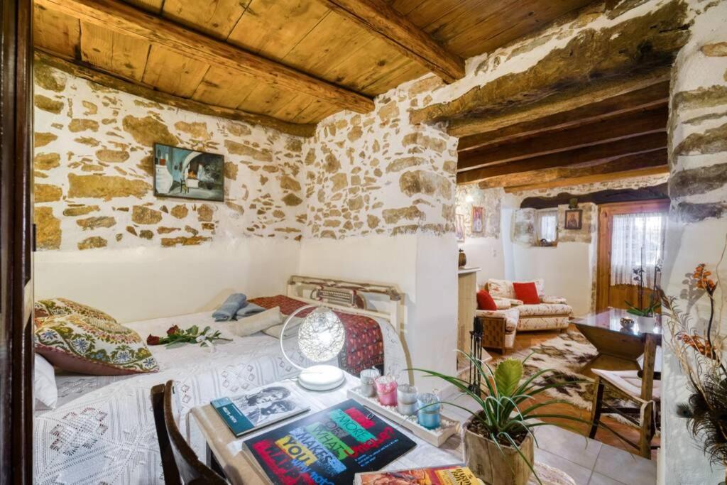 Traditional Cretan Stone House In The Center Of Crete Litos Exterior photo