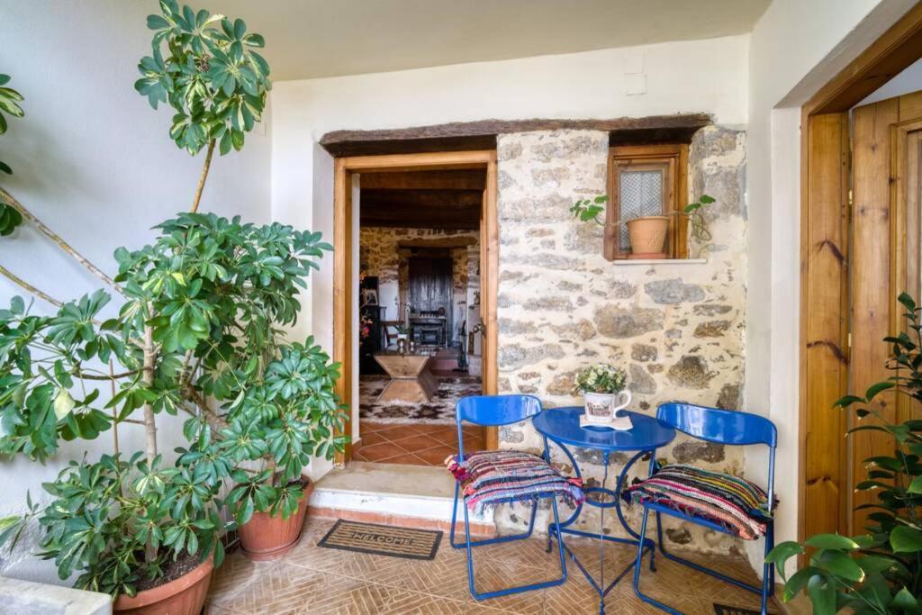 Traditional Cretan Stone House In The Center Of Crete Litos Exterior photo