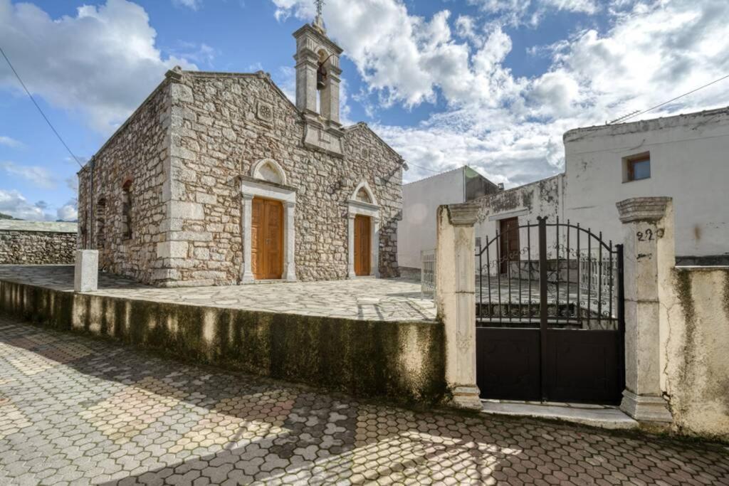 Traditional Cretan Stone House In The Center Of Crete Litos Exterior photo
